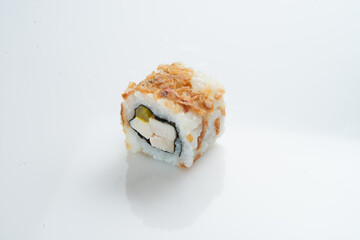 Sushi sur fond blanc