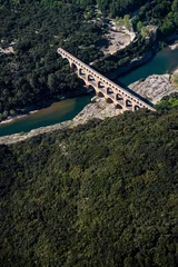 Papier Peint photo autocollant Pont du Gard Pont du Gard avec ombre en vue aérienne