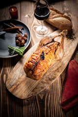 Repas de fête au poulet et chapon de noël