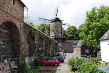 Poster Historische Windmühle Stadtmauer Stadt Zons bei Dormagen © Falko Göthel