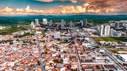 Obraz premium Açude Velho Hídrico Campina Grande Paraíba Nordeste Brasil Abastecimento Água Paisagem Urbano Prédios Lagoa Lago Verde Sesi Aéreo Drone