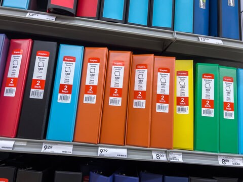 Seattle, WA USA - Circa November 2022: Angled View Of A Variety Of Binders For Sale Inside A Staples Store.