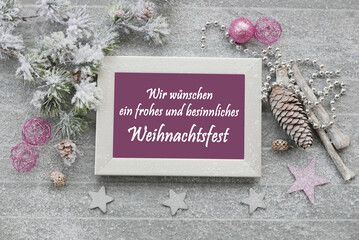  Weihnachtskarte: Rahmen mit dem Text Wir wünschen ein frohes und besinnliches Weihnachtsfest.