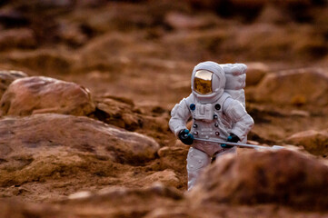 astronauta realizando una misióncientifica en el planeta marte © J.M. Tornero
