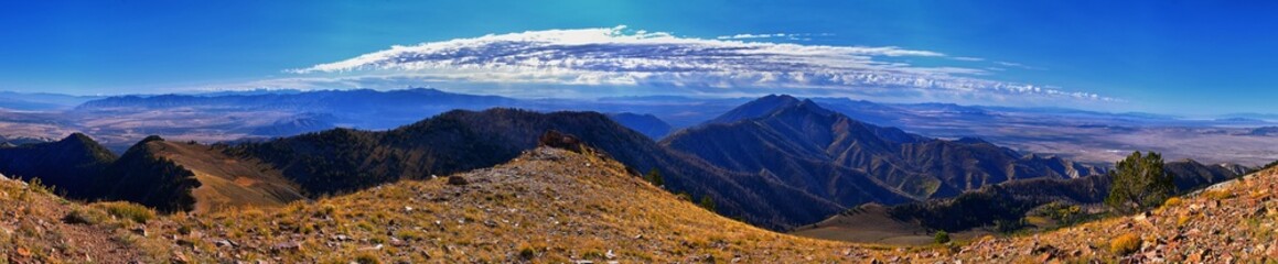 Fototapeta premium Deseret Peak views hiking by Oquirrh Mountain Range Rocky Mountains, Utah. United States. 
