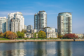 Fototapeta na wymiar Residential Buildings in Downtown Vancouver by the public park with a beautiful view on False Creek.