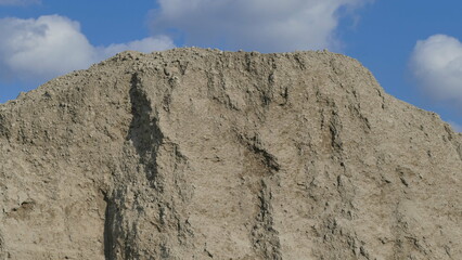 ベージュの岩山