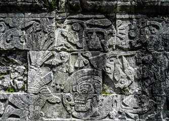 detail of the wall in chichen itza