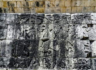 detail of the wall in chichen itza