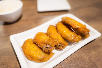 Fry crispy chicken wing dish