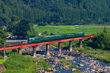 天ヶ瀬の鉄橋と特急 ゆふいんの森