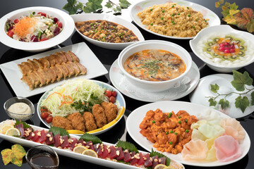 宴会料理・ビュッフェ・バイキング・パーティー・大皿・卓盛り料理