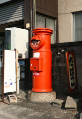 Obraz premium 古いポスト。 old post.