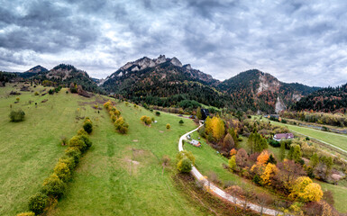 Trzy Korony peak and winding country road in autumn Pieniny © Artur Kowalczyk