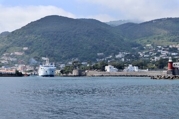 Fototapeta na wymiar Ischia - Entrata del porto dall'aliscafo