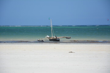 Fototapeta premium #ngalawa #fishig #boat #fishing boat #ocean #sea #beach #coast #view #kenya #africa