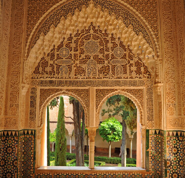 Mirador de Daraxa en la Alhambra de Granada, Andalucía, España. El palacio de la Alhambra es Patrimonio de la Humanidad por la Unesco.
