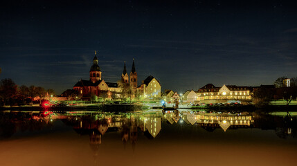 Fototapeta na wymiar Seligenstadt am Main - Nachtpanorama