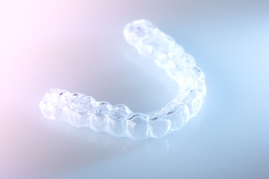 farblose Aufbissschiene , Hilfsmittel für Entlastung der Zahn-Muskel- und Gelenkfunktion.
