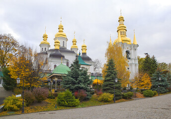 Fototapeta na wymiar Kyiv-Pechersk Lavra in autumn day in Kyiv, Ukraine 