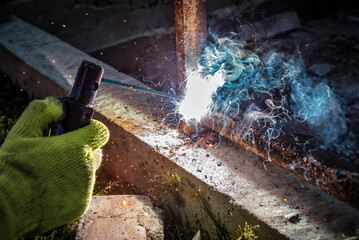 Welding work on the Assembly of components of the steel pipe by manual arc welding with coated electrodes