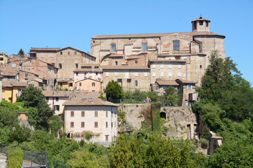 Fototapeta na wymiar Perugia is the capital of the Umbria region and is built on hills. It is full of monuments, walls and works of art of medieval origin.