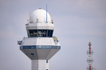 wieża kontroli lotów warszawa