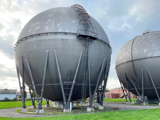 Spherical gas tanks for storage and stockpiling