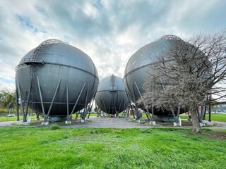 Spherical gas tanks for storage and stockpiling