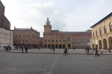 Fototapeta na wymiar palazzo re enzo piazza maggiore a bologna