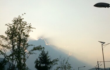 해를 가리는 구름