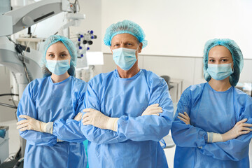 Obraz na płótnie Canvas Portrait of medical workers ready for surgery