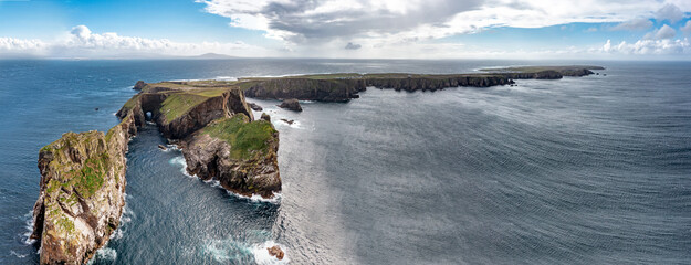 The cliffs and sea stacks An Tor Mor and the Wishing Stone at Port Challa on Tory Island, County Donegal, Ireland © Lukassek