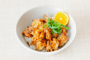 鶏皮の焼き鳥丼