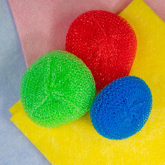 Bunte Topfkratzer aus Kunststoff