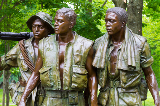 "The Three Soldiers" statue by Frederick Hart Vietnam Veterans Memorial, in Washington Dc