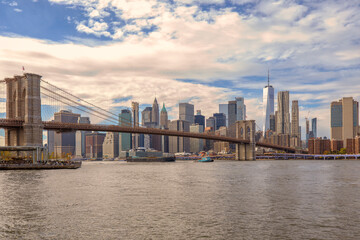 Fototapeta na wymiar Panoramic view of Manhattan and the Brooklyn Bridge