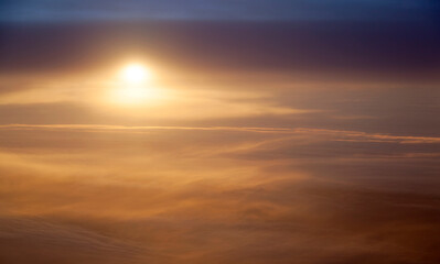 Obraz premium High Altitude Sunset Between Clouds