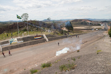 Conflito na fronteira do Brasil com a Venezuela entre manifestantes e a Guarda Nacional...