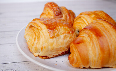 alimento, pastelería, desayuno, asado, croissant, pan, bombones, bollería, postre, chapa, bollo, fresco, pastel, aperitivo, blanco, comida, delicioso, aislada, apetitoso, franceses, cocer, calada, caf