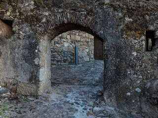 Obraz premium Old medieval gate in the old town of Castelo de Vide. Portugal.