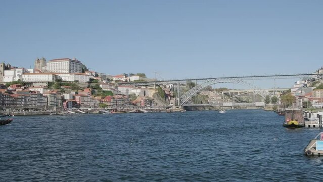 Rio Duero con vistas al puente Don Luis I, Oporto, Portugal