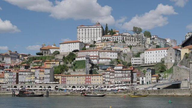 Vistas de Oporto desde C&aacute;lem, Portugal