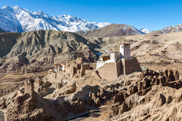 INDE, LADAKH: Basgo monastery in winter, dry and cold landscape