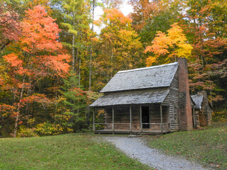 Obraz premium Cabin in the autumn in Cades Cove, Tennessee