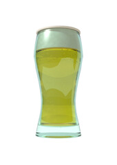 Copo de vidro com cerveja amarela espumante e bolhas de gás
