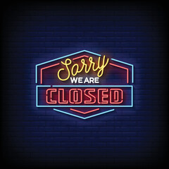 Obraz premium Neon Sign sorry we are closed with brick wall background vector