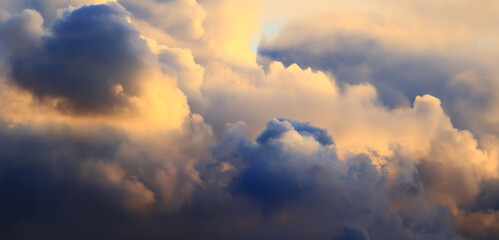 Fototapeta na wymiar sunset background cumulus clouds abstract
