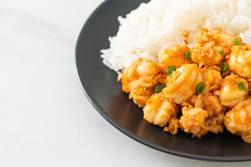 stir-fried shrimps with garlic and shrimps paste
