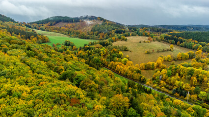 Fototapeta na wymiar Kleine Herbstwanderung durch die schöne Parklandschaft bei Bad Liebenstein - Thüringen - Deutschland